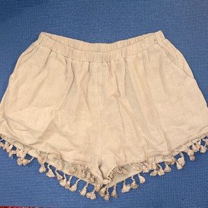KARLIE SIZE MEDIUM TASSEL SHORTS